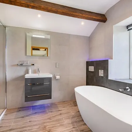 Hilltop At Hawkshead Hill